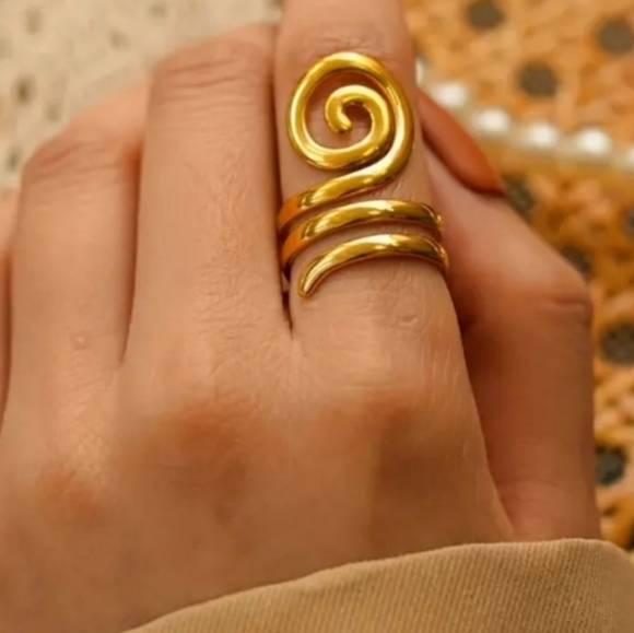 18k Gold Plated Spiral Ring - Picture 2 of 2